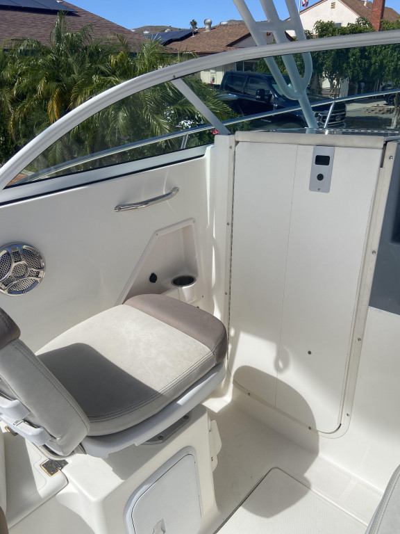 Seaswirl Striper 230 Walkaround