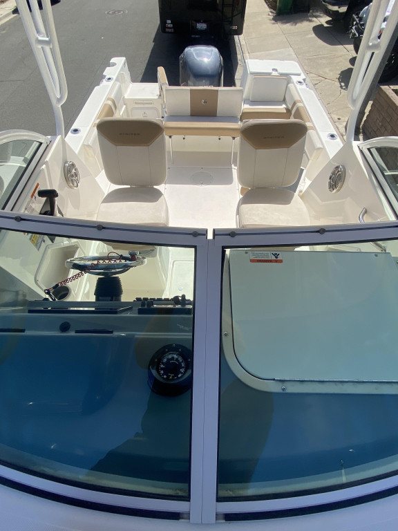 Seaswirl Striper 230 Walkaround