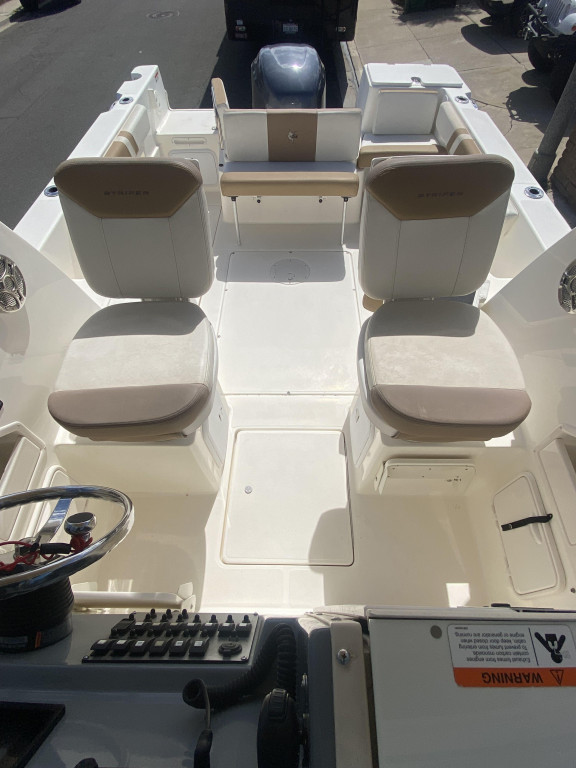 Seaswirl Striper 230 Walkaround