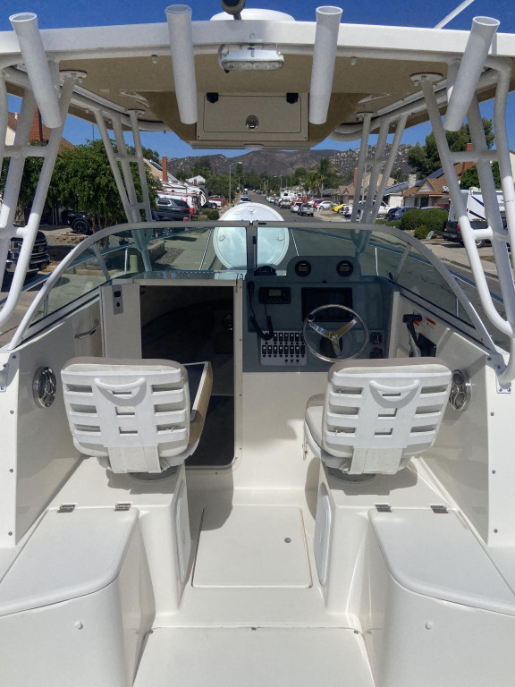 Seaswirl Striper 230 Walkaround