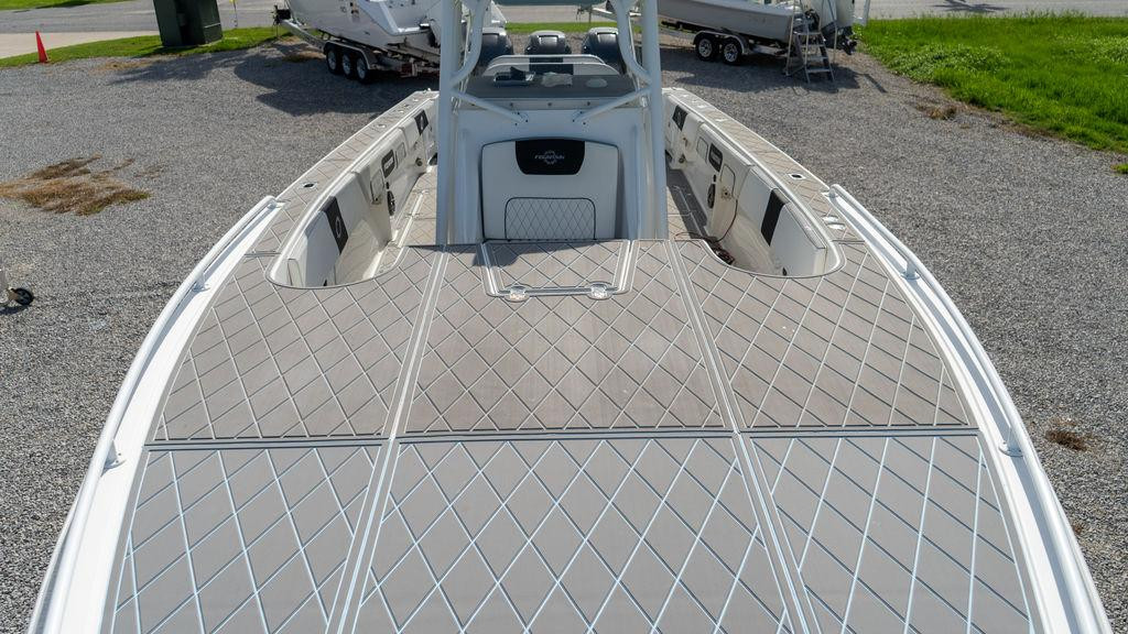 Fountain 38TE Cuddy Cabin