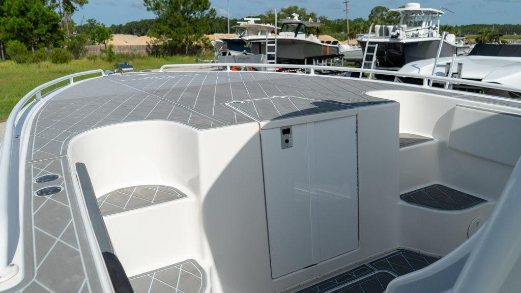 Fountain 38TE Cuddy Cabin