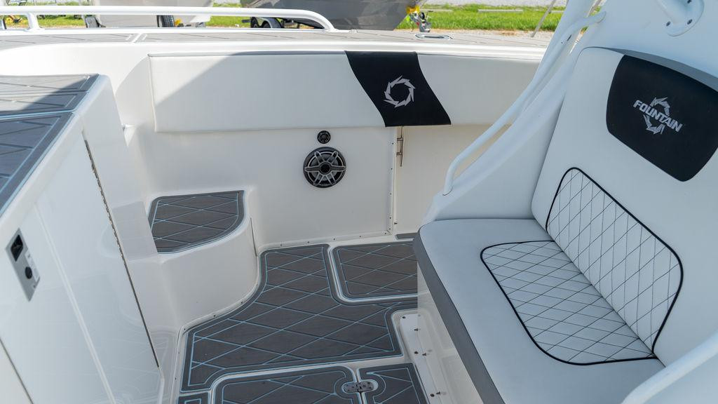 Fountain 38TE Cuddy Cabin