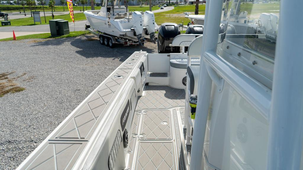 Fountain 38TE Cuddy Cabin