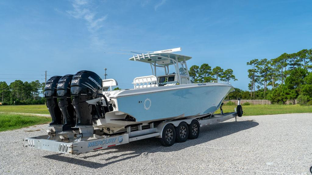 Fountain 38TE Cuddy Cabin