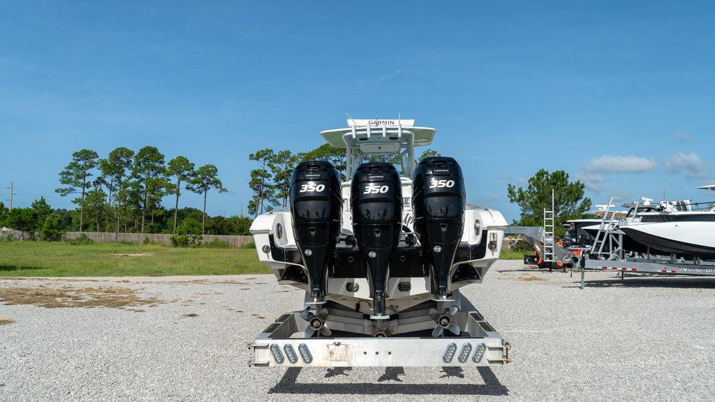 Fountain 38TE Cuddy Cabin