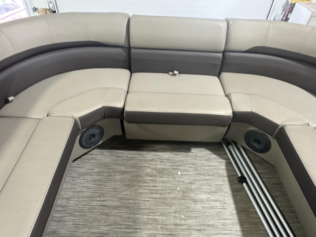 Bennington 21 SXL **TRAILER INCLUDED**