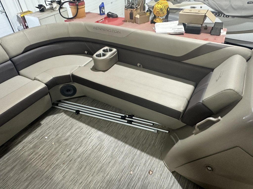 Bennington 21 SXL **TRAILER INCLUDED**