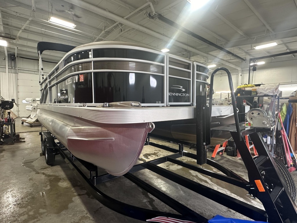 Bennington 21 SXL **TRAILER INCLUDED**