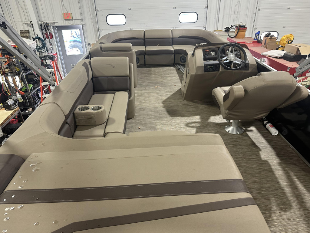 Bennington 21 SXL **TRAILER INCLUDED**