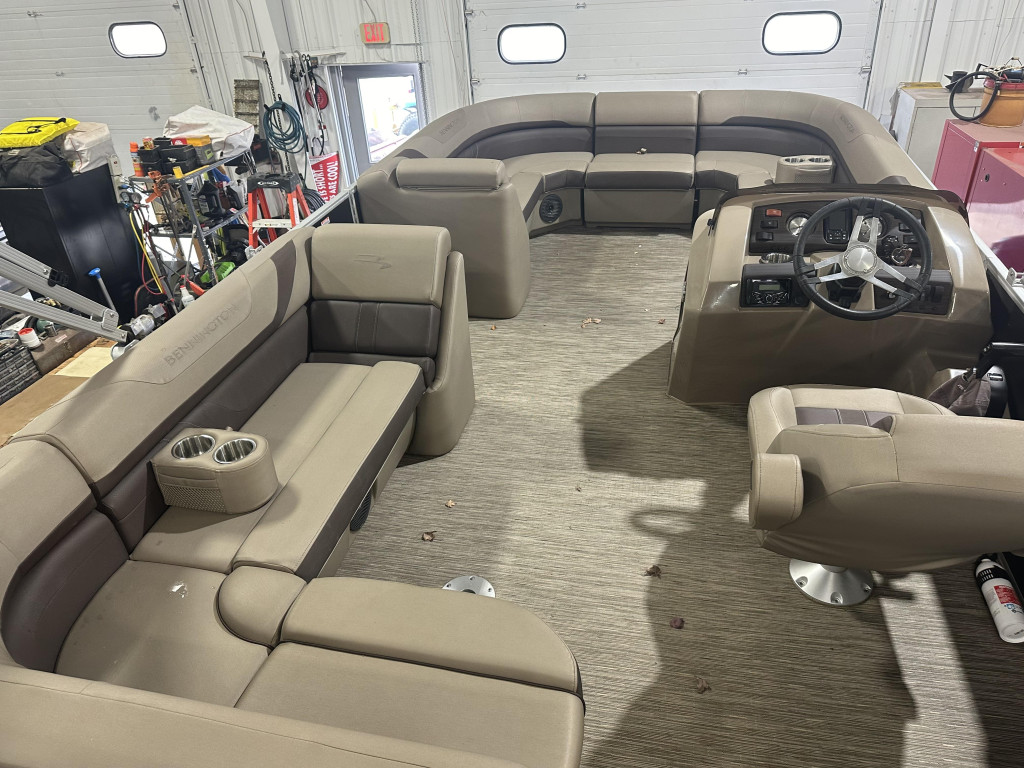 Bennington 21 SXL **TRAILER INCLUDED**