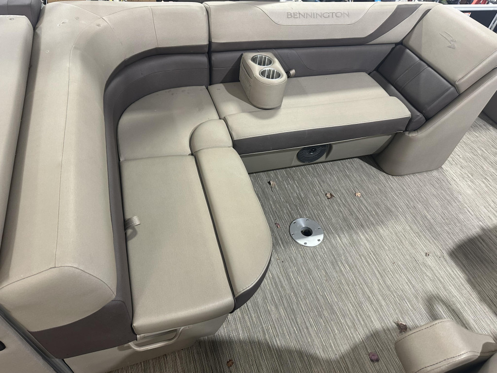 Bennington 21 SXL **TRAILER INCLUDED**