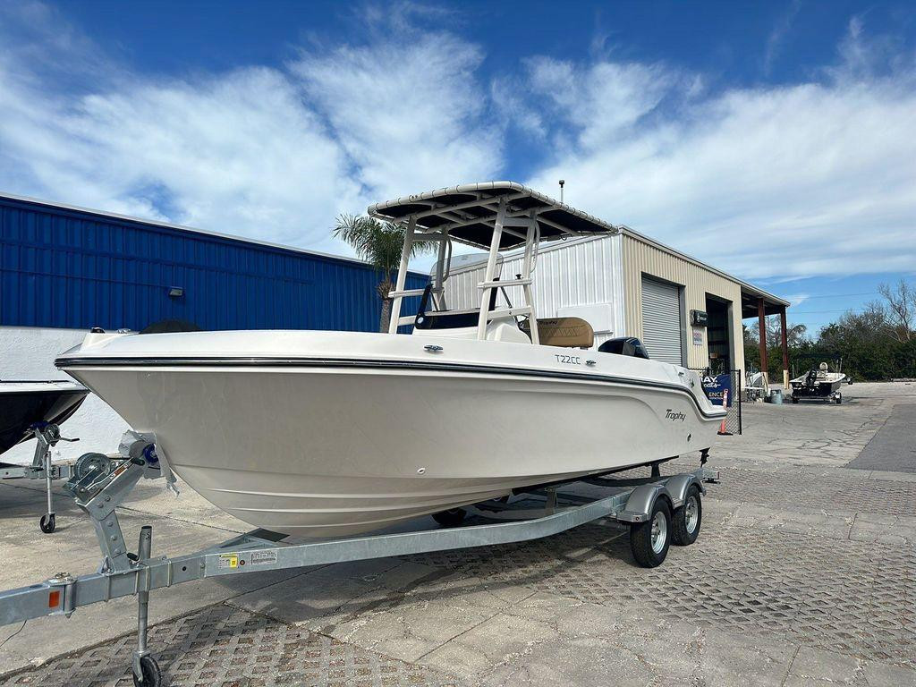 Bayliner T22CC