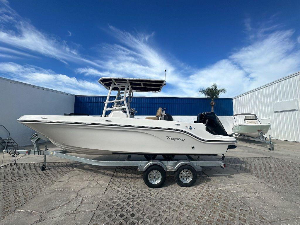 Bayliner T22CC
