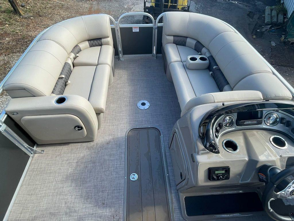 Sun Tracker Party Barge® 22 RF XP3