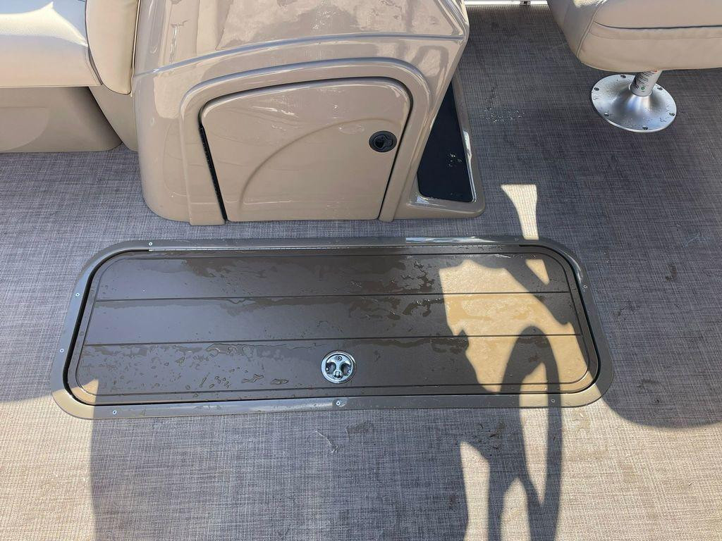 Sun Tracker Party Barge® 22 RF XP3