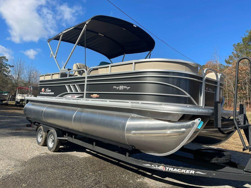 Sun Tracker Party Barge® 22 RF XP3