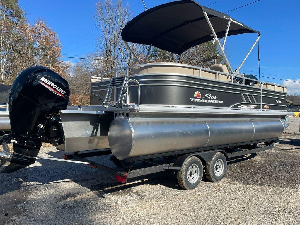 Sun Tracker Party Barge® 22 RF XP3