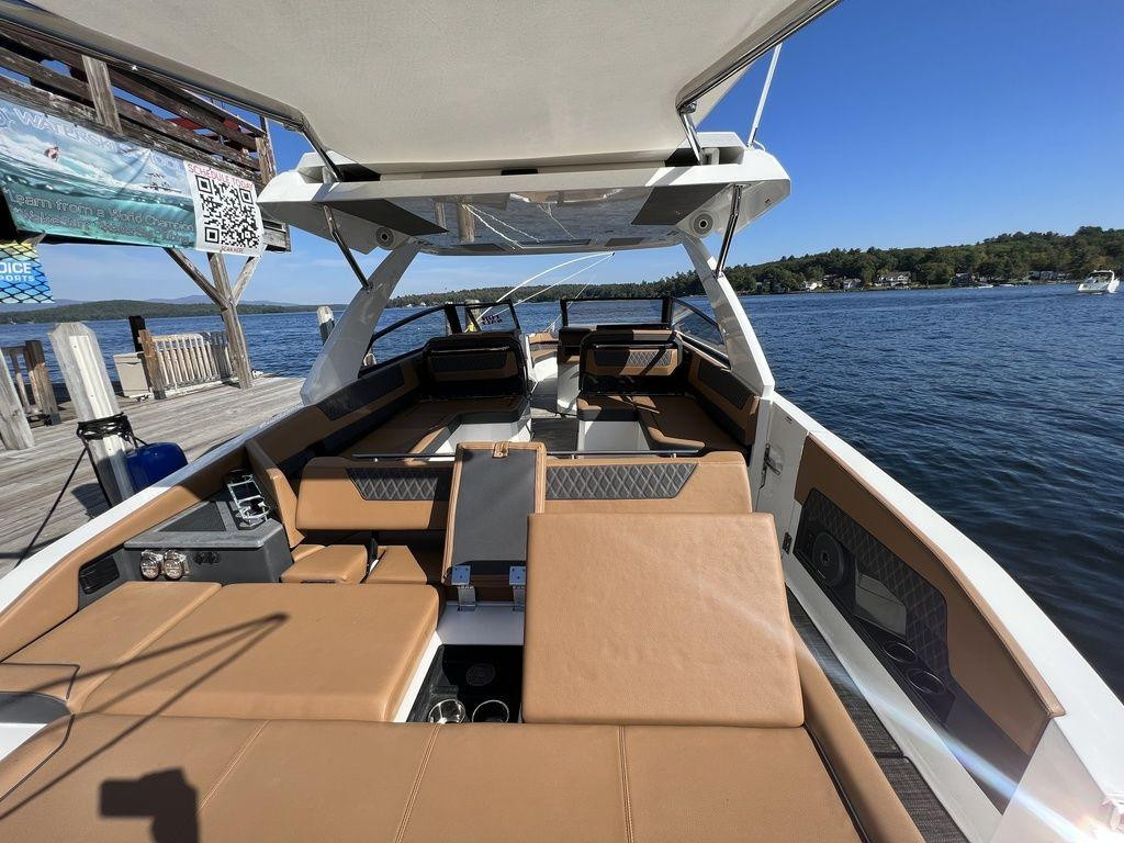 Cobalt R35 Twin Outboard