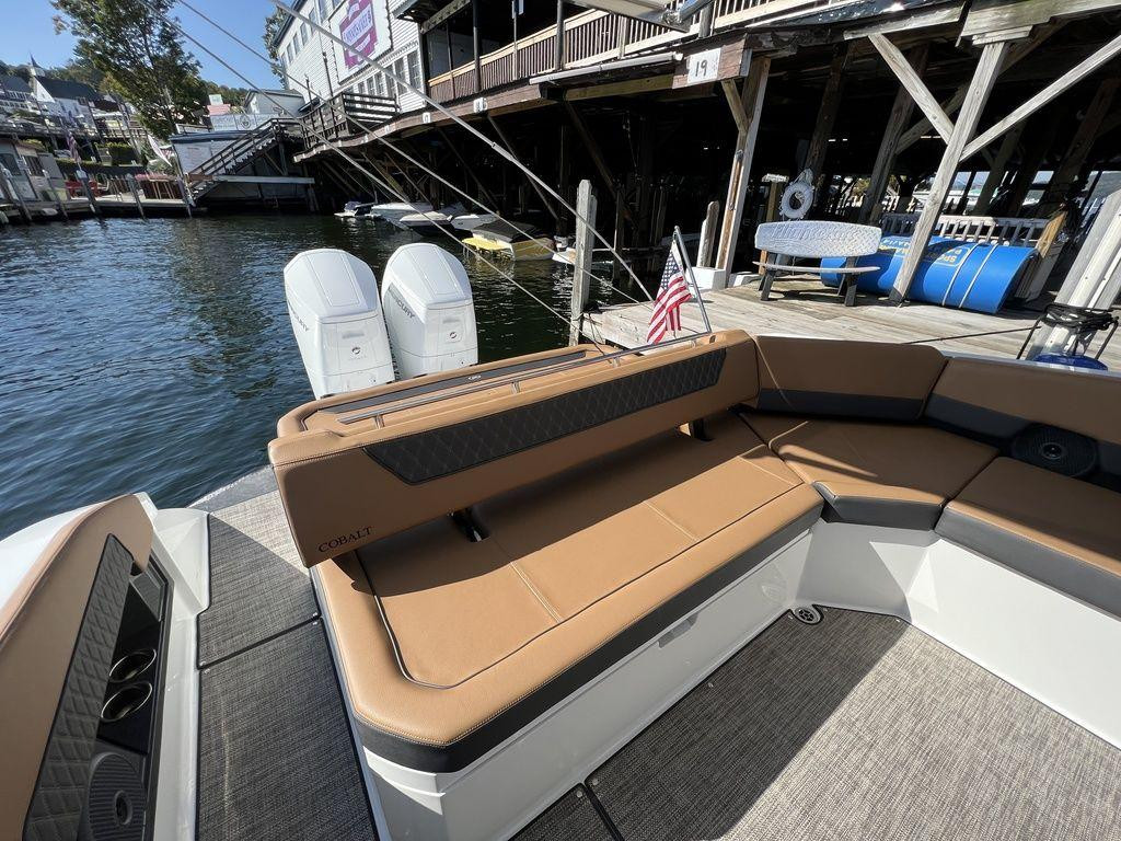 Cobalt R35 Twin Outboard