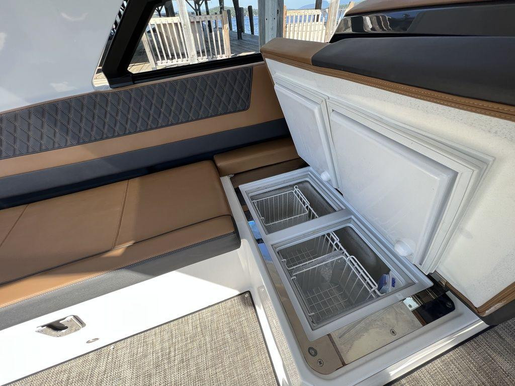 Cobalt R35 Twin Outboard