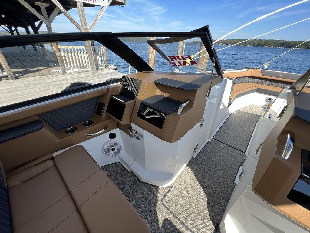 Cobalt R35 Twin Outboard