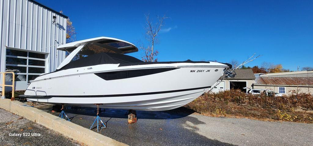 Cobalt R35 Twin Outboard