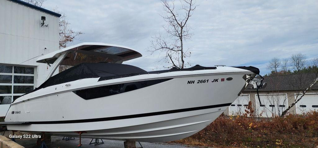 Cobalt R35 Twin Outboard