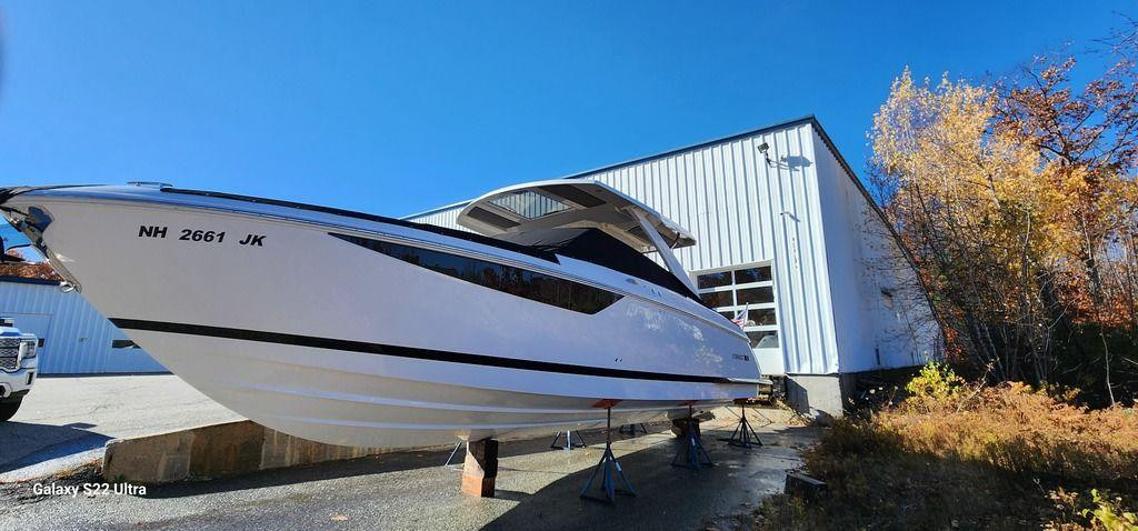 Cobalt R35 Twin Outboard