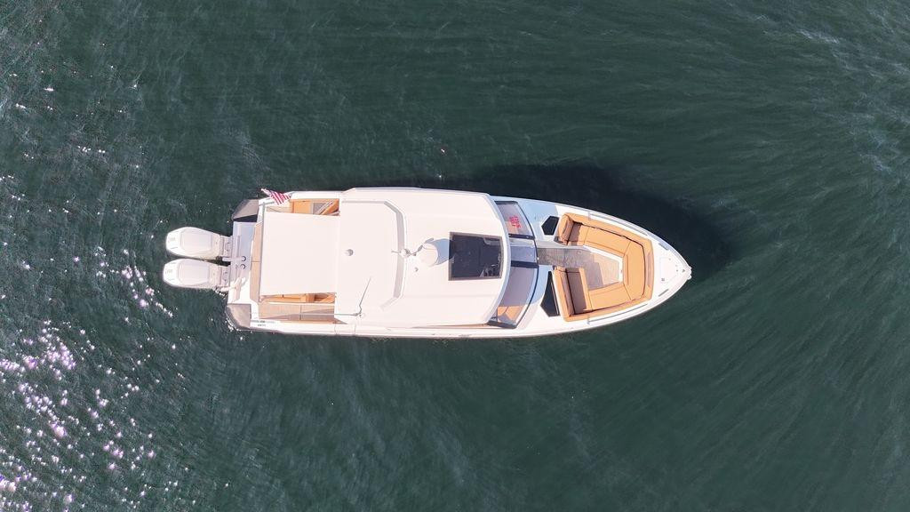 Cobalt R35 Twin Outboard