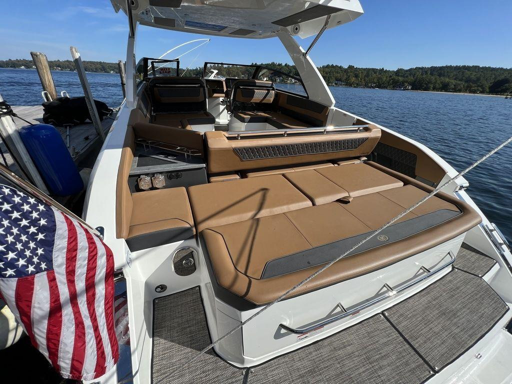 Cobalt R35 Twin Outboard