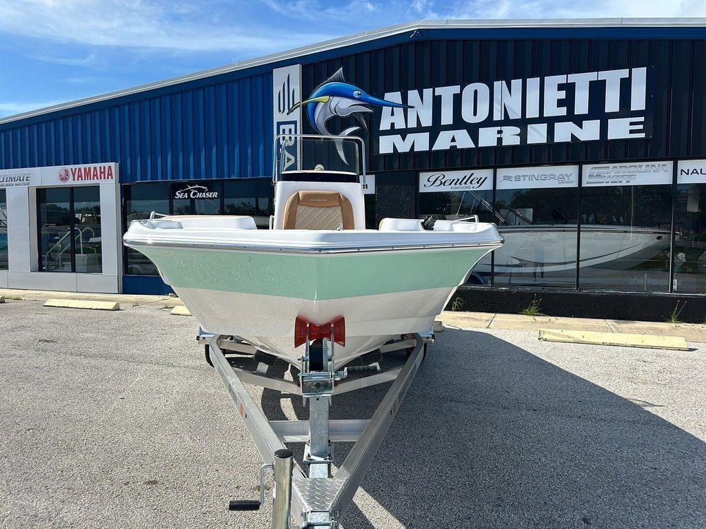 Nautic Star 211 Hybrid