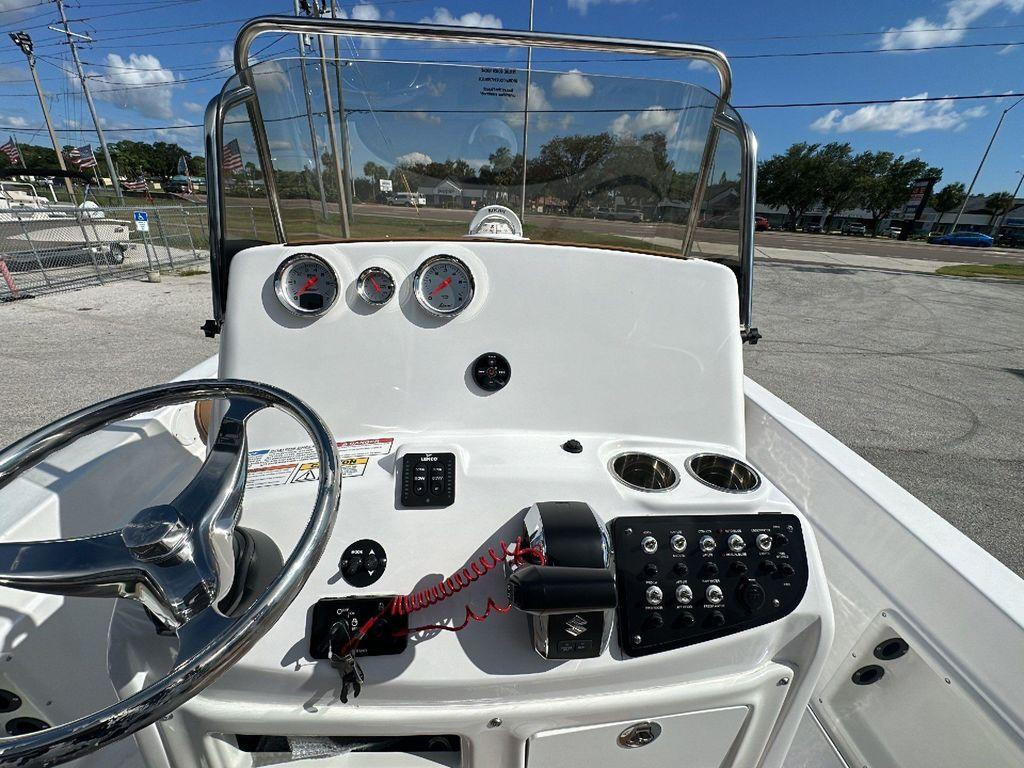 Nautic Star 211 Hybrid