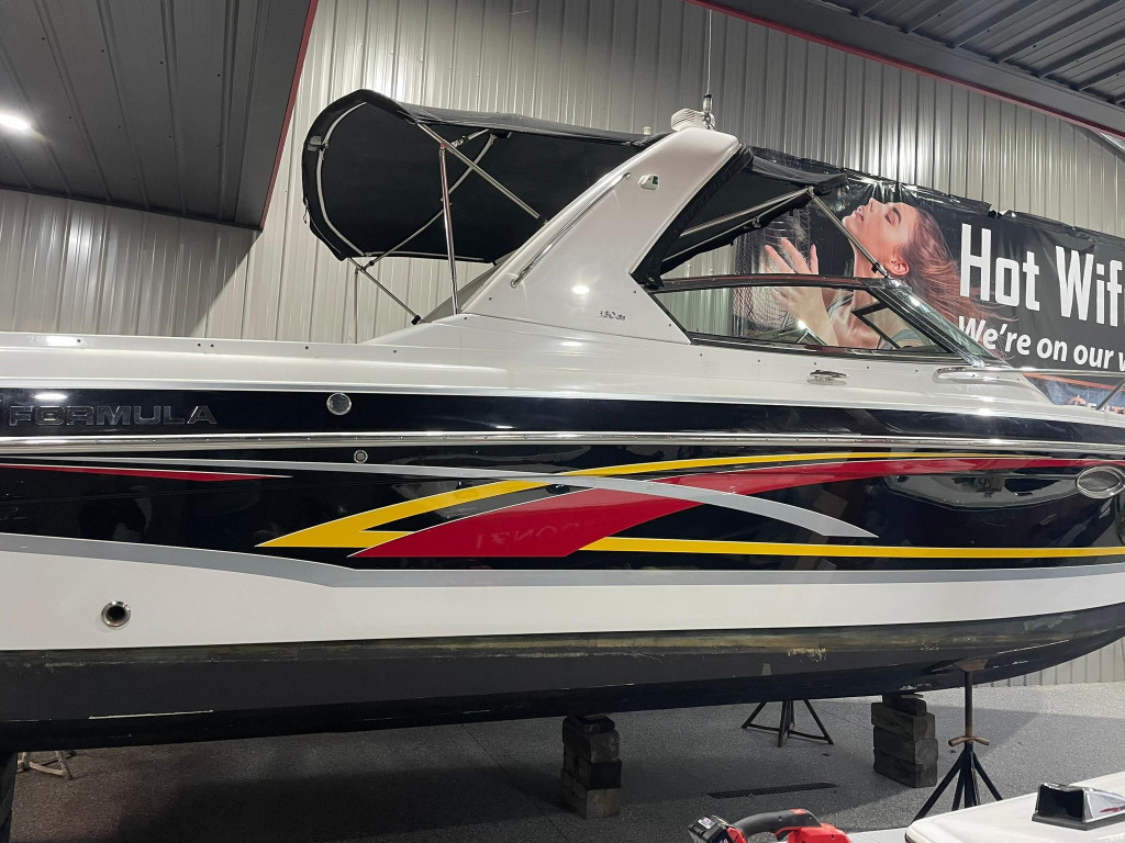 Formula 330 Sun Sport