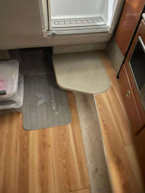 Formula 330 Sun Sport