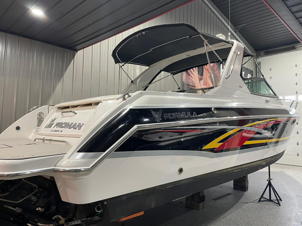 Formula 330 Sun Sport