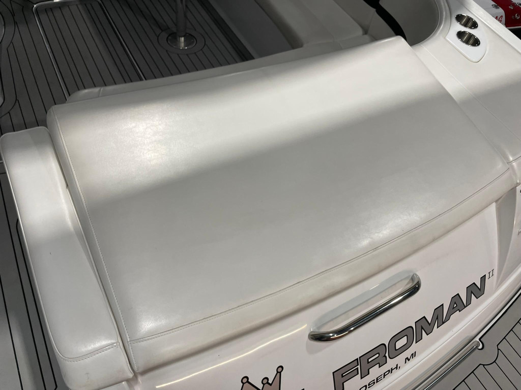 Formula 330 Sun Sport