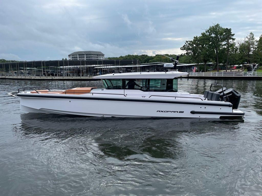 Axopar 37 XC Cross Cabin