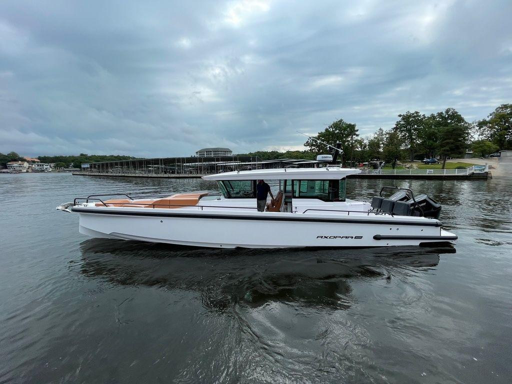 Axopar 37 XC Cross Cabin