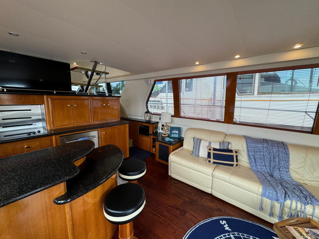 Carver 570 Voyager Pilothouse