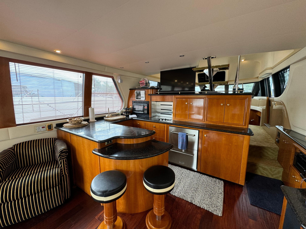 Carver 570 Voyager Pilothouse