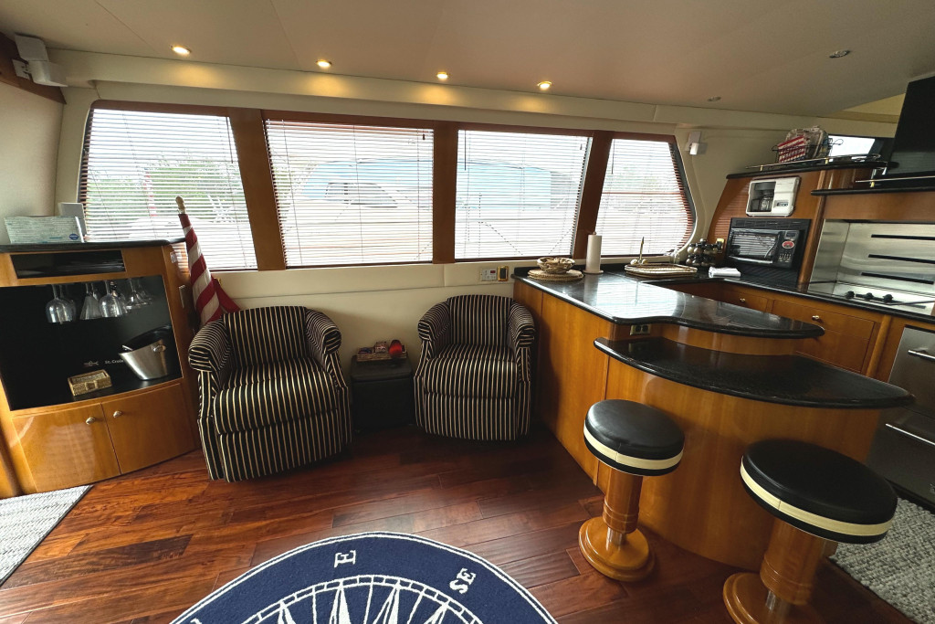 Carver 570 Voyager Pilothouse