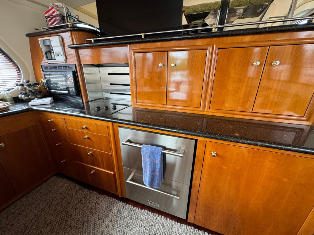 Carver 570 Voyager Pilothouse