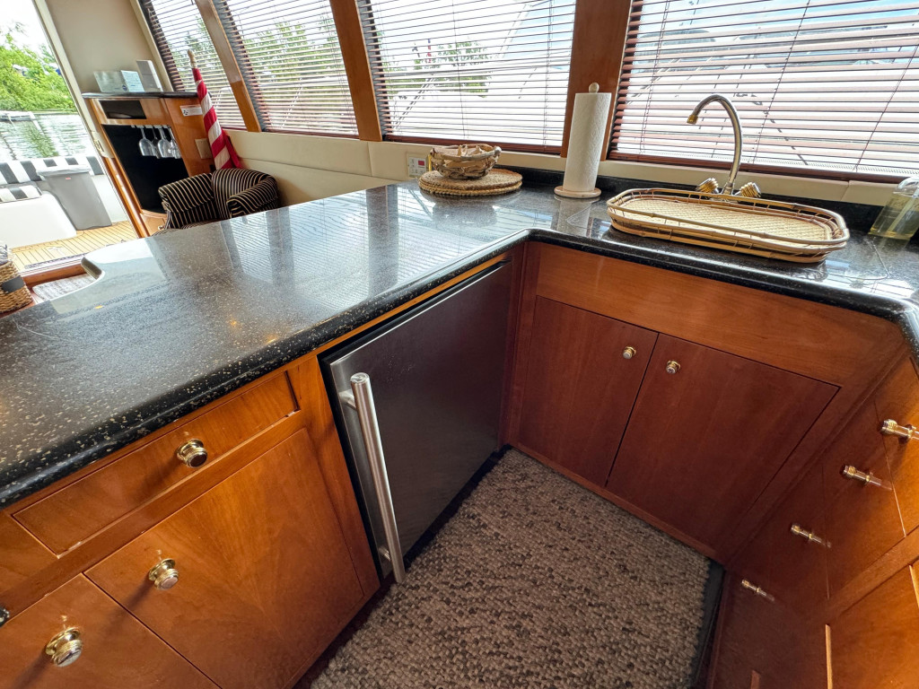 Carver 570 Voyager Pilothouse