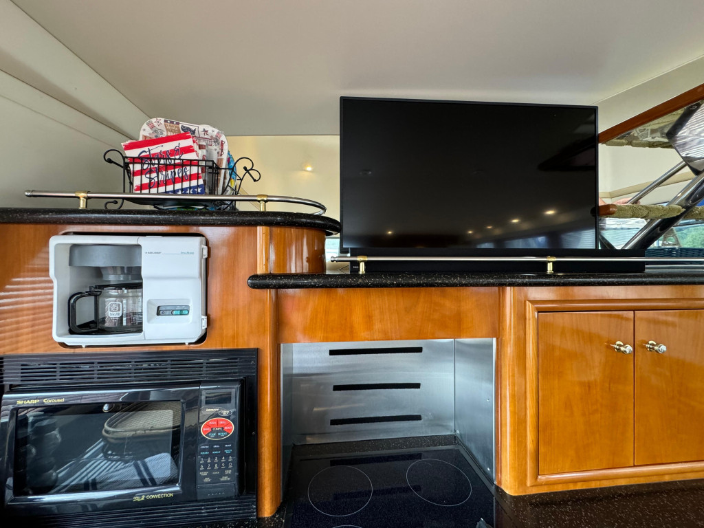 Carver 570 Voyager Pilothouse