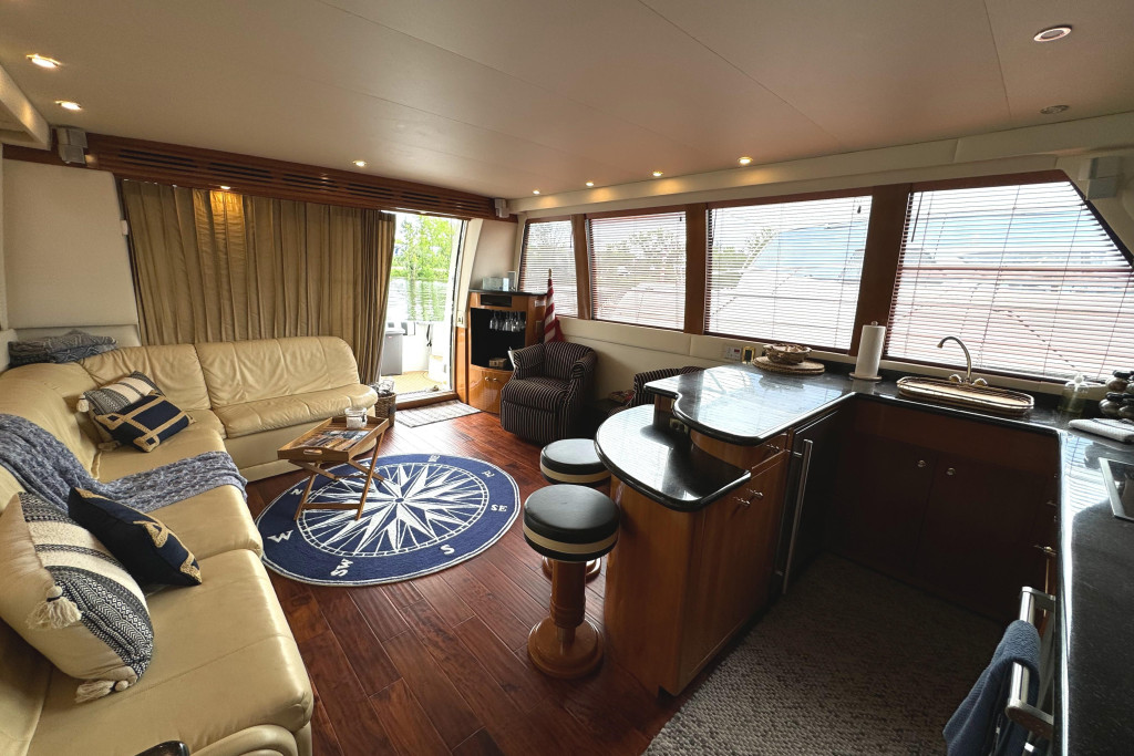 Carver 570 Voyager Pilothouse