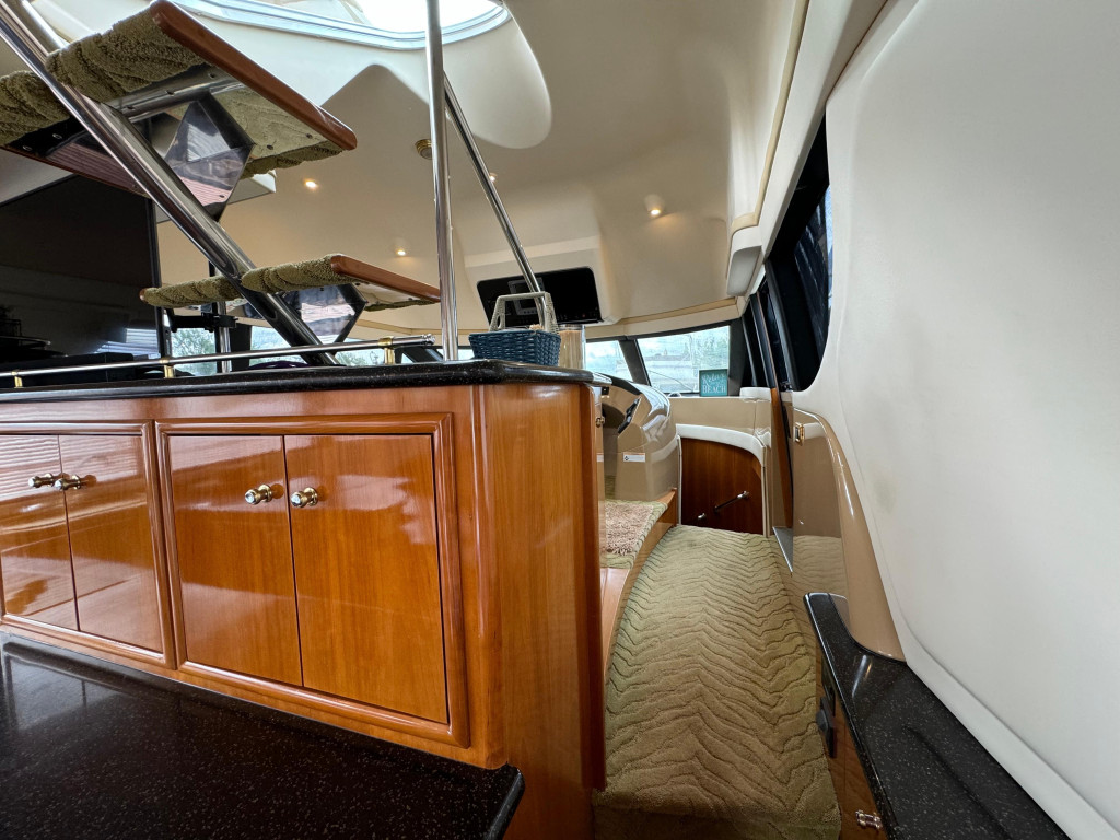 Carver 570 Voyager Pilothouse