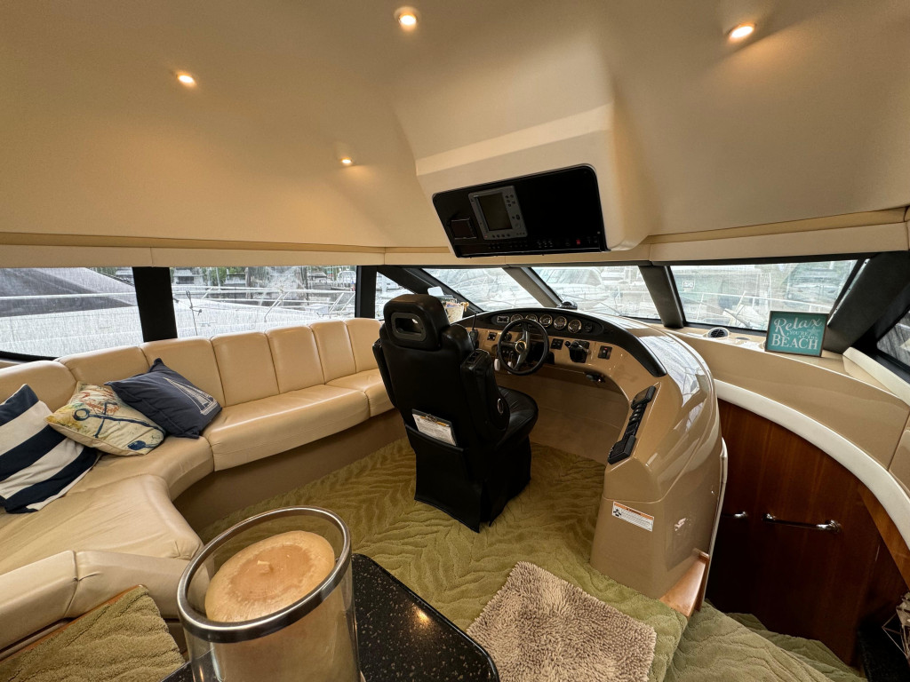 Carver 570 Voyager Pilothouse