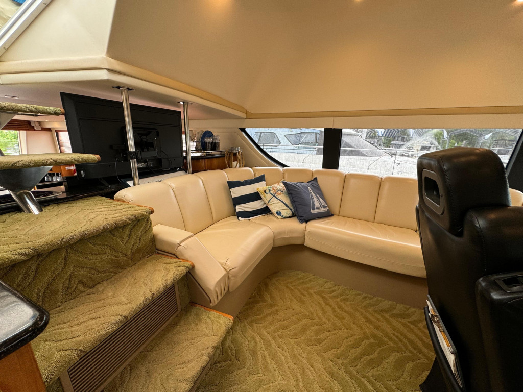 Carver 570 Voyager Pilothouse