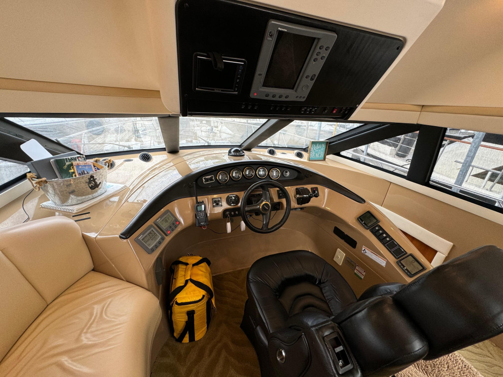 Carver 570 Voyager Pilothouse